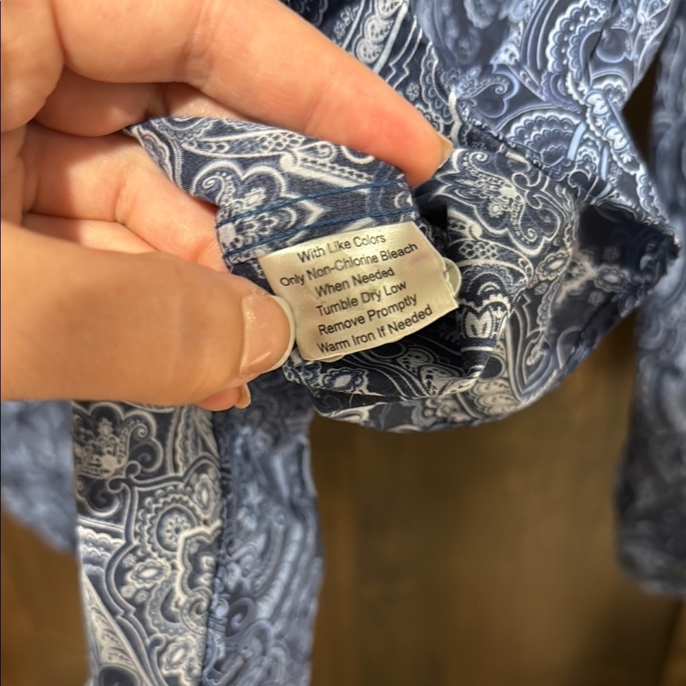 100% cotton Men's Blue Paisley button down dress Shirt Size M Joseph Abboud - Picture 6 of 7